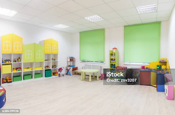 Helles Interieur Eines Modernen Kindergartens In Gelb Und Grün Stockfoto und mehr Bilder von Spielzimmer