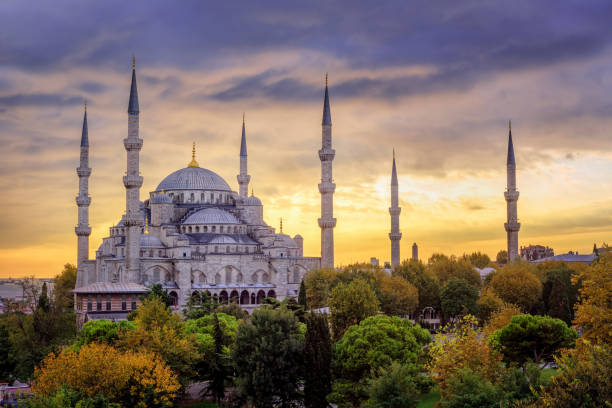 blaue moschee sultanahmet, istanbul, türkei, bei sonnenuntergang - sultan ahmad moschee stock-fotos und bilder