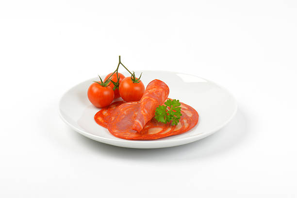 초리조 살라미와 체리 토마토 - cold cuts thin portion salami 뉴스 사진 이미지