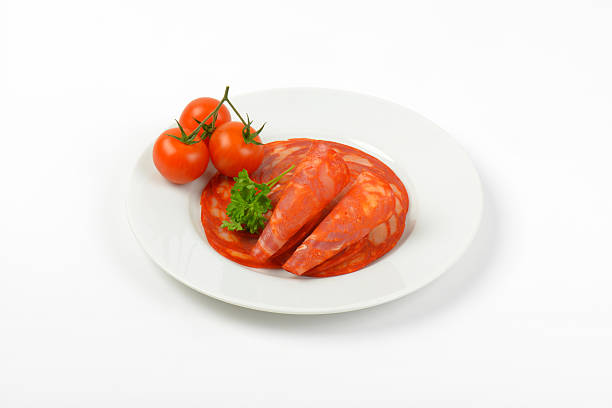 salame chorizo e tomates cereja - cold cuts thin portion salami - fotografias e filmes do acervo