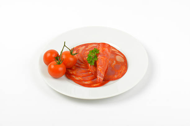 초리조 살라미와 체리 토마토 - cold cuts thin portion salami 뉴스 사진 이미지
