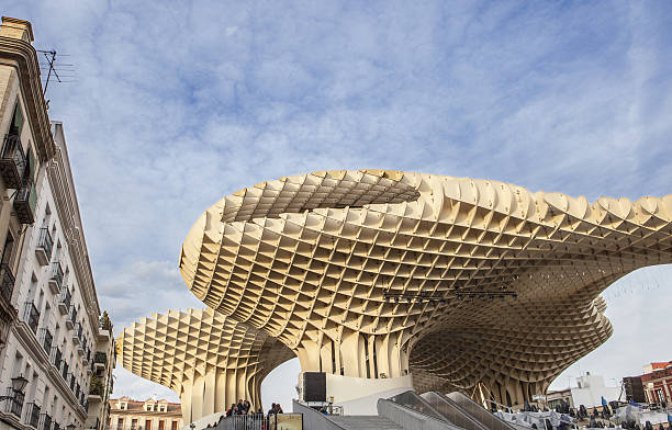 metropol parasol (by architect jurgen mayer h) is a structure located at la encarnacion square - catedral de la encarnacion imagens e fotografias de stock