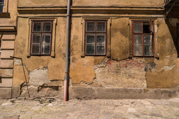 istock Wall of damaged building. 638544082