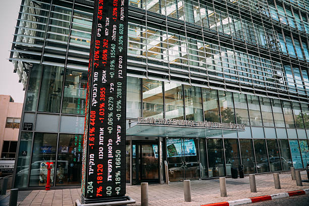 edificio de la bolsa de valores de tel aviv israel - stock market stock ticker board stock market data finance fotografías e imágenes de stock