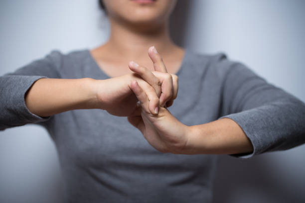 istock Woman has hand pain 638551418