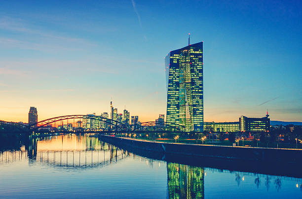 欧州中央銀行ビルフランクフルトアムマイン - frankfurt germany night skyline ストックフォトと画像
