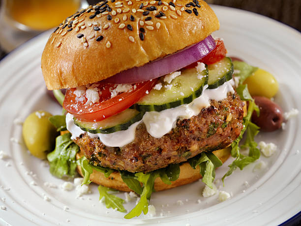 100% jagnięcina -grecki burger - arugula cooked spice lettuce zdjęcia i obrazy z banku zdjęć