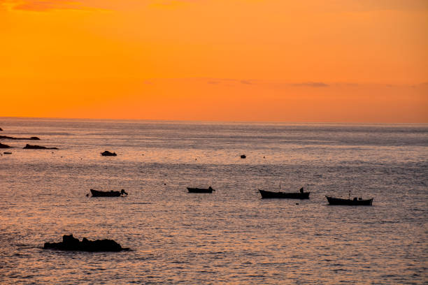 istock Silhouette Boat in the Ocean 638567394