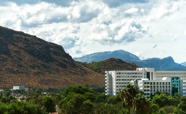 istock Hotel resort with mountains in the tropics. 638574310