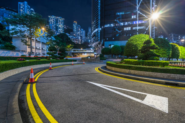 zentraler bezirk von hong kong bei nacht - ornamental garden flower bed night illuminated stock-fotos und bilder