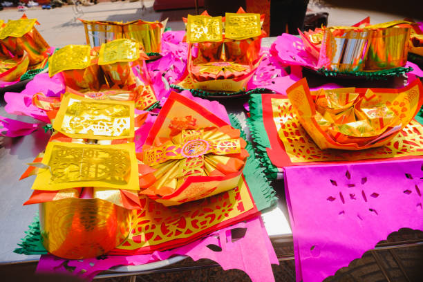 istock pay respect to god in Chinese New Year 638609238