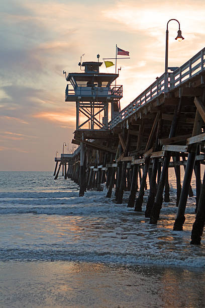 Pier sunset vertical view of the sunset at San Clemente pier  san clemente california stock pictures, royalty-free photos & images