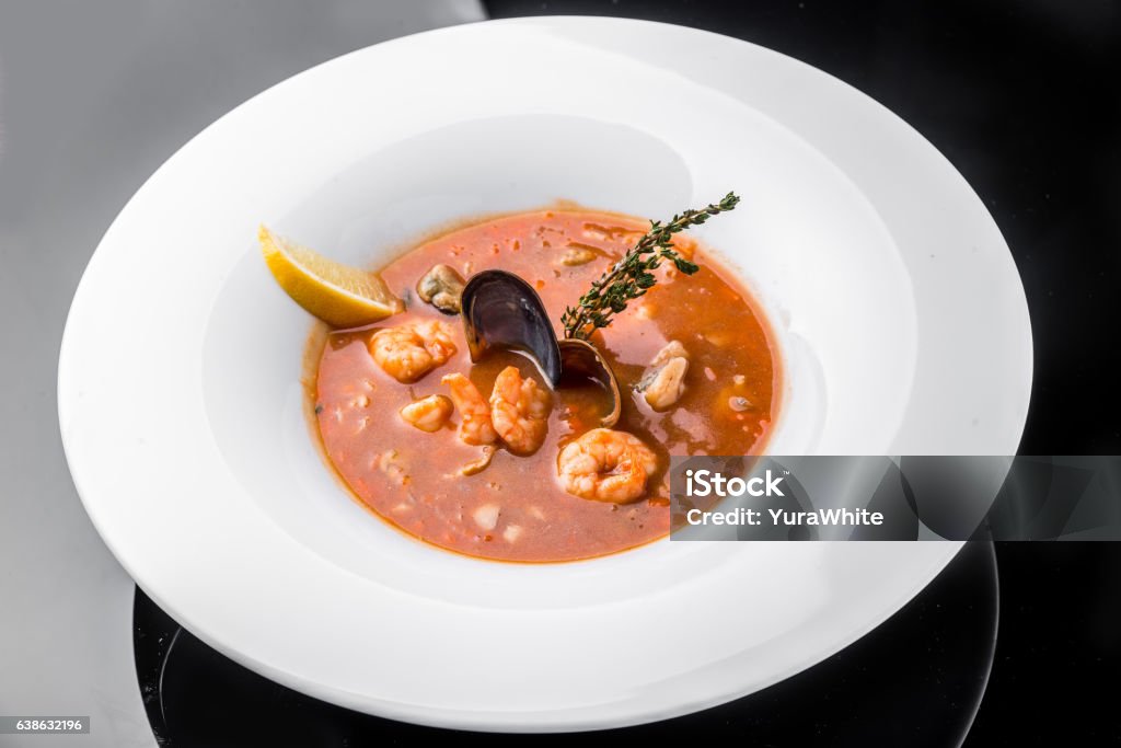 Französische Bouillabaisse Fischsuppe mit Meeresfrüchten - Lizenzfrei Französische Kultur Stock-Foto