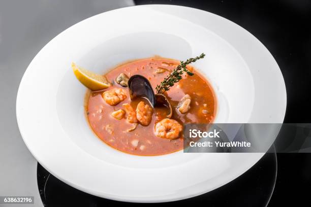 Französische Bouillabaisse Fischsuppe Mit Meeresfrüchten Stockfoto und mehr Bilder von Französische Kultur