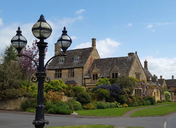 istock Lamp Post in front of Cottage 638639656