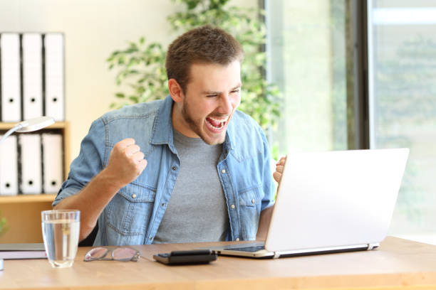 istock Excited entrepreneur with laptop on line 638649822