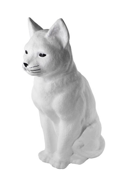 istock Small statue of the concrete for landscaping. White cat 638653762