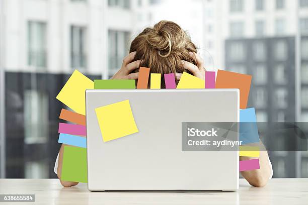 Foto de Exigir Demais e mais fotos de stock de Excesso de trabalho - Excesso de trabalho, Papel Adesivo, Estresse emocional