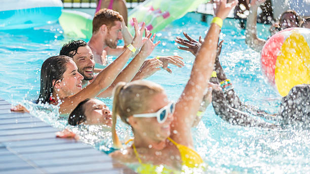 istock Young friends enjoying pool party 638665348