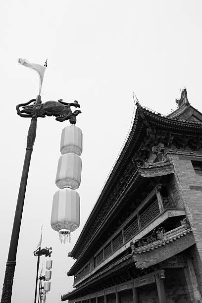 西安市壁または西安市壁の要塞 - china xian chinese lantern wall ストックフォトと画像