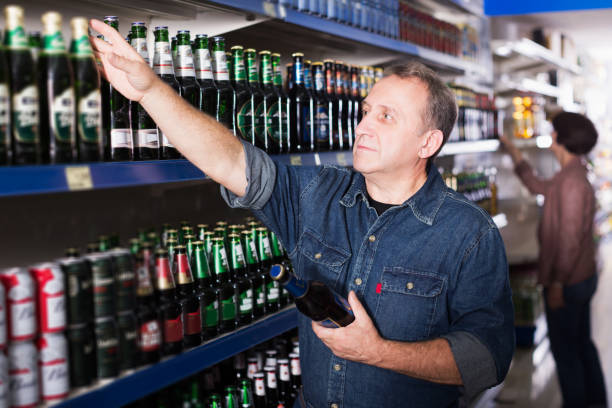 istock Couple shooses beer in store 638669680