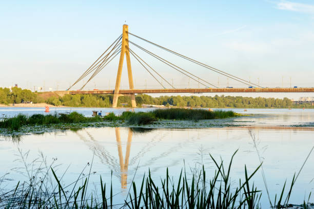 istock View of the Moskovsky  Bridge in Kiev 638671412