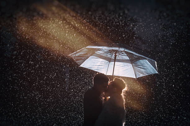 istock Kissing in the rain 638677636