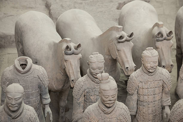 chiński terakotowa warriors w celu ochrony emperor w jego życie pozagrobowe - horse terracotta soldiers china terracotta zdjęcia i obrazy z banku zdjęć