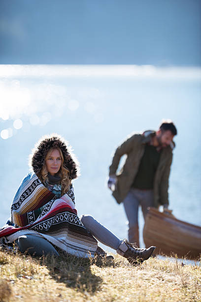 pronto al decollo - canoeing people traveling camping couple foto e immagini stock