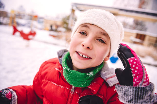 istock Little girl playing in the snow 638706798