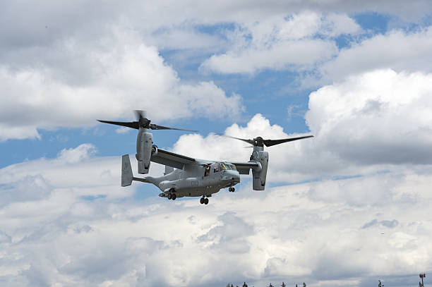 u.s. marine corps mv-22 osprey helicopter air show hillsboro oregon - flying air vehicle performance airshow foto e immagini stock