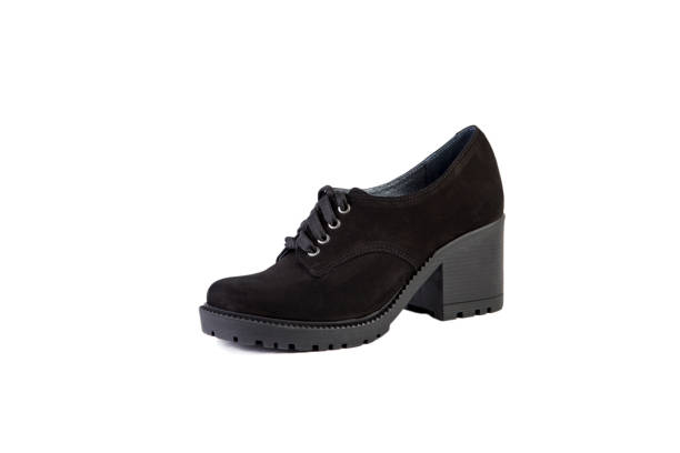 istock Spring shoes on a white background, online catalog 638731446