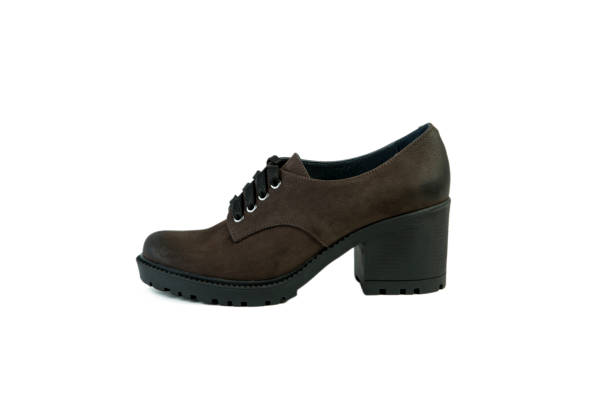 istock Spring shoes on a white background, online catalog 638731846
