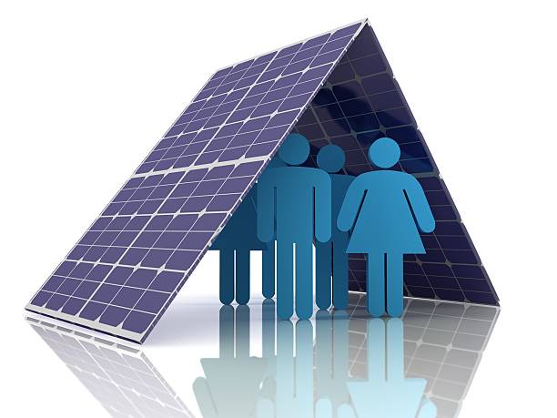 sonnenkollektoren erneuerbare energie sparen menschen familie - energy fuel and power generation futuristic solar energy stock-fotos und bilder
