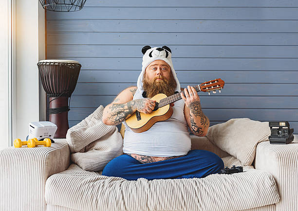 istock Male fatso entertaining in his apartment 638741462