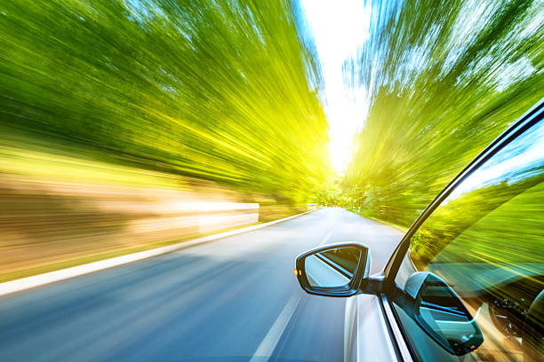 conduite sur la route - vibrant color reflection sunlight light photos et images de collection