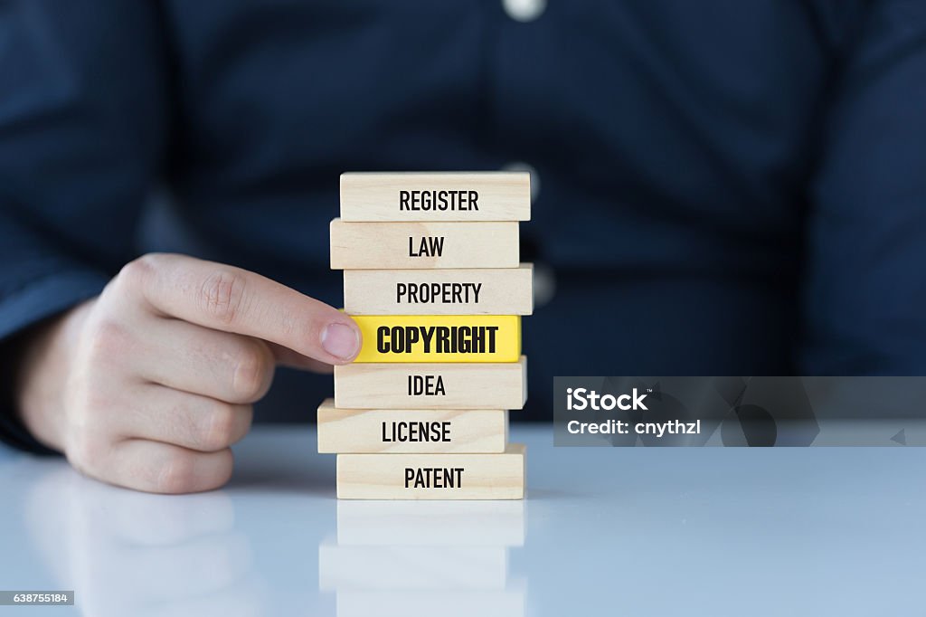 Concetto di copyright con parole chiave correlate su blocchi di legno - Foto stock royalty-free di Proprietà intellettuale