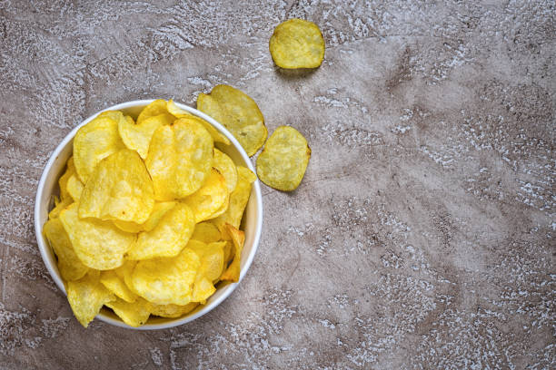potato chips  - potato chip stock-fotos und bilder