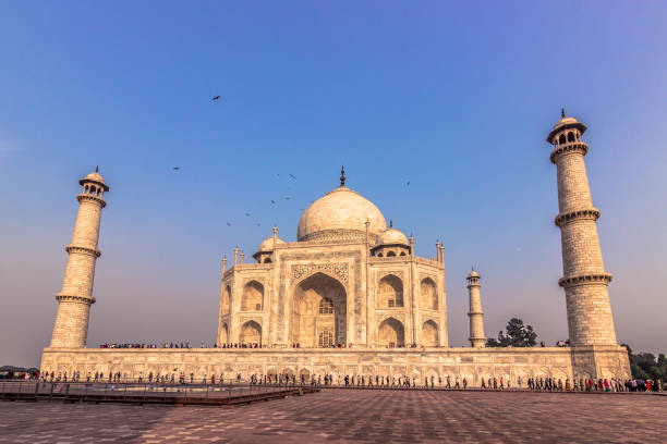 istock November 02, 2014: Sideview of the Taj Mahal 638805070