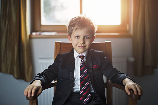 portret uroczego małego biznesmena lub polityka - clothing well dressed business waist up zdjęcia i obrazy z banku zdjęć