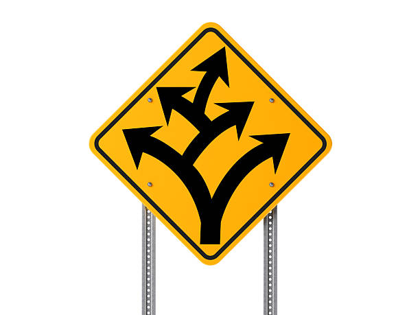señalización de tráfico amarilla de ramificación o división anticipada en blanco - changing form road sign sign yellow fotografías e imágenes de stock