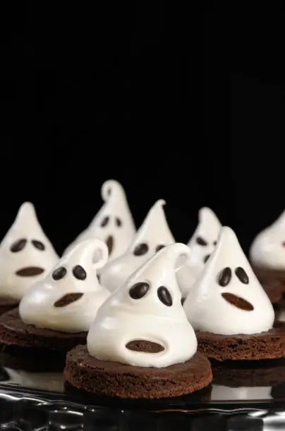 Photo of Cake ghosts for Halloween