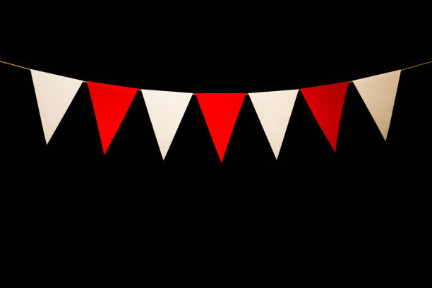 Bunting, seven red and white triangles on string for banner - fotografia de stock