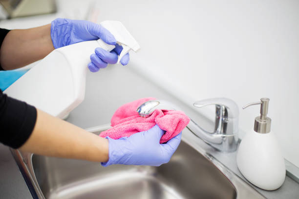 istock Cleaning lady cleans cleaning tap 638852264