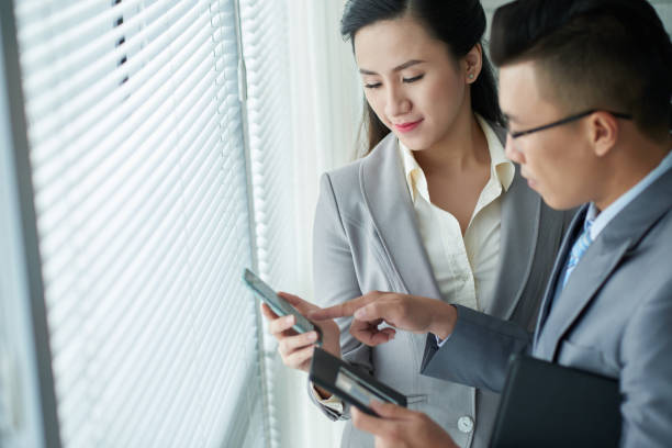 istock Busines people with smartphone 638853268