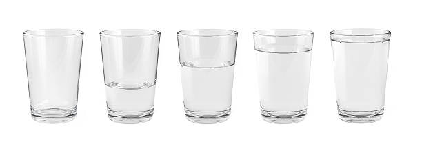 пустой стакан воды и один стакан воды - glass cup стоковые фото и изображения