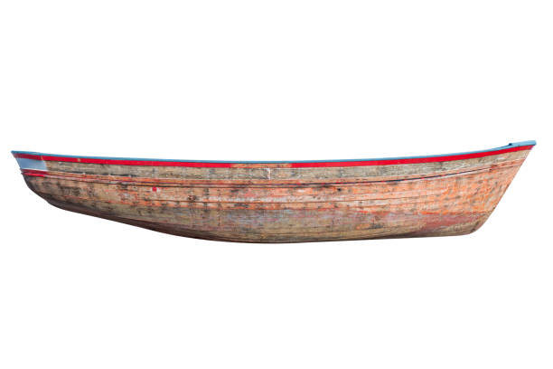 деревянная рыбацкая лодка изолирована на белом фоне - маленькая лодка стоковые фото и изображения