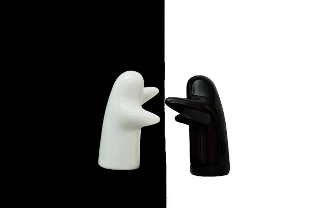 istock Black and white porcelain figurines on a white/black background 638892058