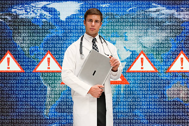 lekarz trzymając laptop - computer bug stethoscope computer problems zdjęcia i obrazy z banku zdjęć