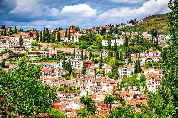 granada - quartiere moresco di albaicin, andalusia in spagna - granada spagna foto e immagini stock